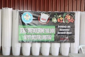 Sebze üreticilerine ‘100 Bin Sepet Desteği’ projesi kapsamında Manisa Büyükşehir