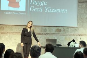 Gazeteci ve sunucu Duygu Gecü Yüzseven, İstanbul’un en büyük kütüphanesi