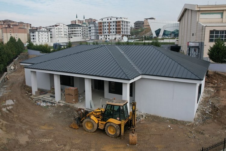 Çayırova Belediye Başkanı Bünyamin Çiftçi, ilçeye kazandırılan Gençlik Merkezi’ndeki çalışmaları