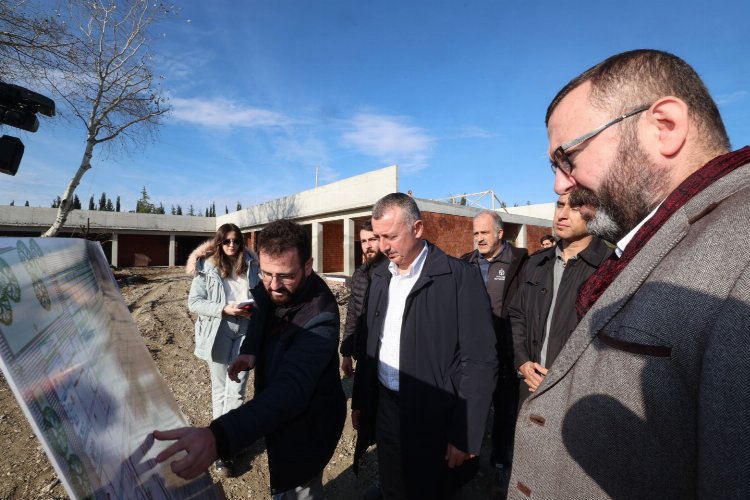 Kocaeli Büyükşehir Belediyesi’nin İzmit Engelsiz Yaşam Merkezi’ndeki çalışmalarını inceleyen Büyükşehir