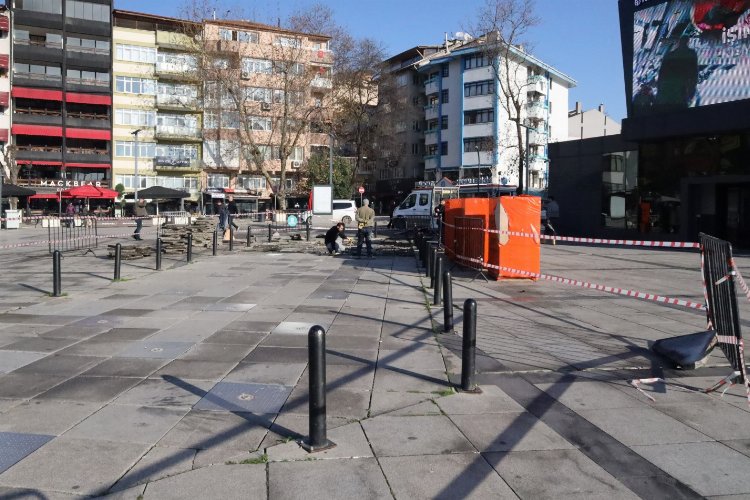 Kocaeli’nin yeni tören alanı olan İzmit Kent Meydanında Büyükşehir tarafından