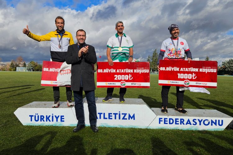 Manisa Büyükşehir Belediyespor’un başarılı atleti Ahmet Bayram, 88. Büyük Atatürk