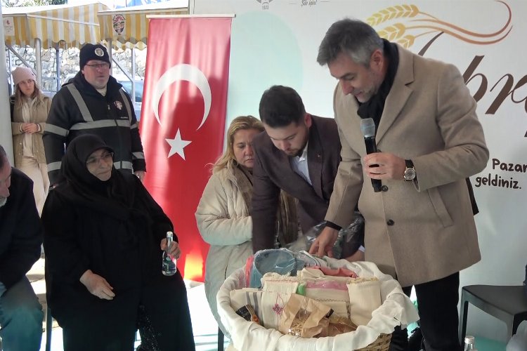 İstanbul’da Şile Belediye Başkanı İlhan Ocaklı’dan Yeryüzü Pazarında düzenlenen etkinlikte