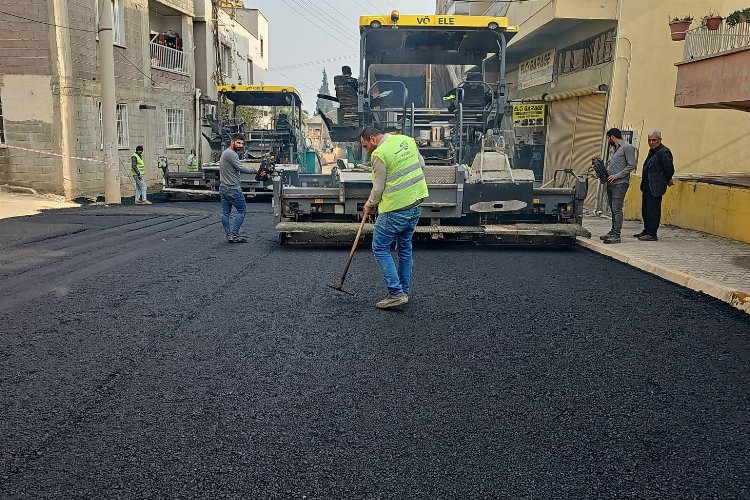 Hatay Büyükşehir Belediyesi, kentin birçok noktasında beton asfalt çalışmalarına ara