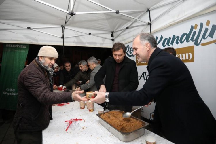 Bursa’da İnegöl Belediyesi’nin kandil gecesi helva ikramı geleneği Regaip Kandilinde