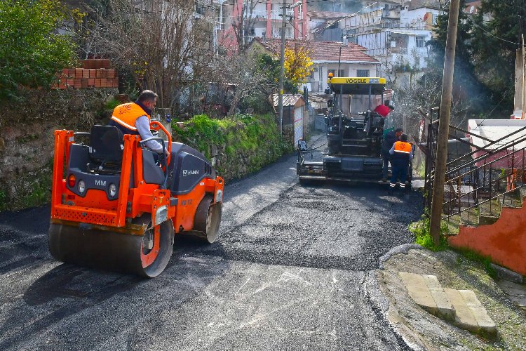 İzmir’de kendi üretim tesisine (plent) ve son teknoloji araçlara sahip