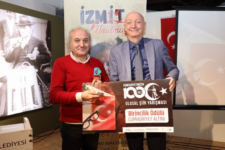 İzmit Belediyesi usta şair Nazım Hikmet’i 122’inci doğum gününde şiirleriyle