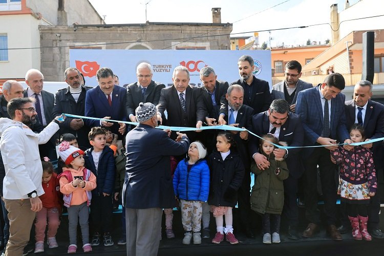 Talas Belediyesi’nin kırsal mahallelere yaptırdığı sosyal tesisler için seri açılışlar