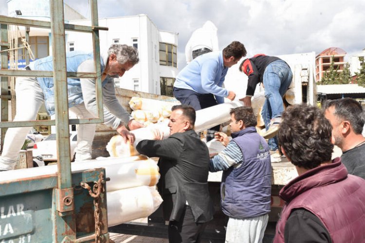 Antalya Büyükşehir Belediyesi hortumdan zarar gören Kumlucalı üreticilerin ardından Demreli