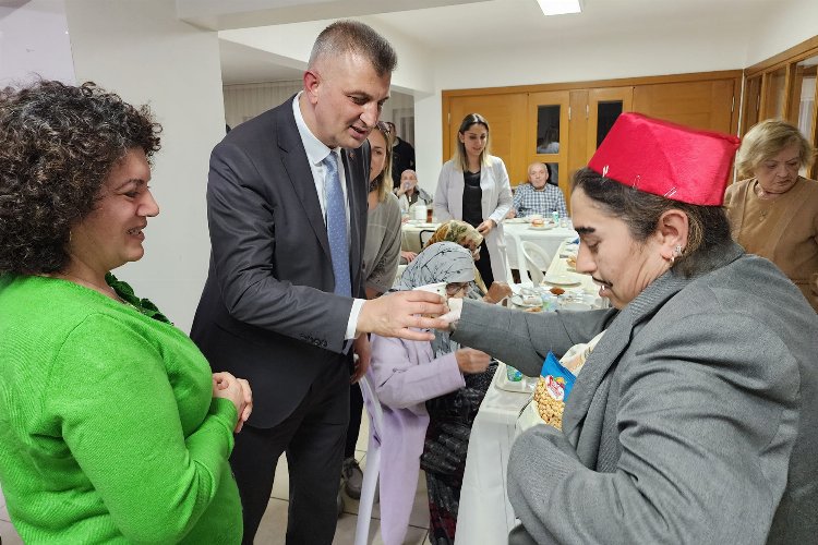 Gölcük Belediye Başkanı Ali Yıldırım Sezer, Yaşlılar Haftası’nda Gölcük Prof.