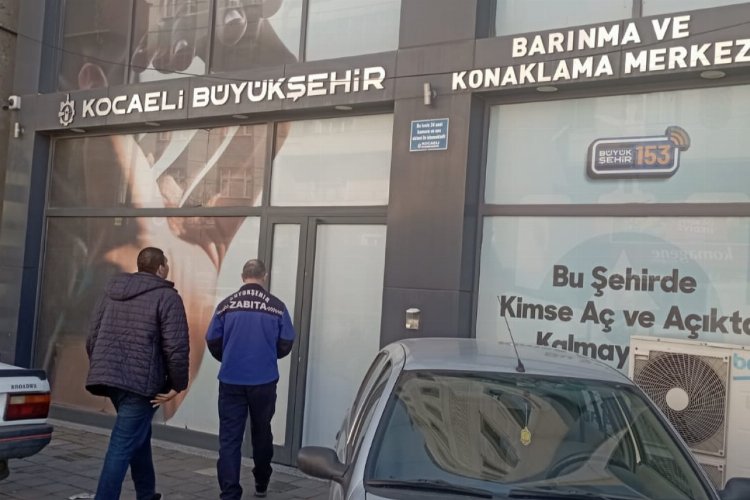 Gebze’de kalacak yeri olmayan iki vatandaşın imdadına Büyükşehir Zabıtası yetişti.