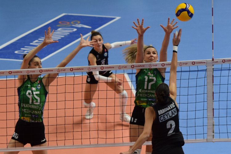 Bursa’da Nilüfer Belediyespor Kadın Voleybol Takımı Vodafone Sultanlar Ligi 26.