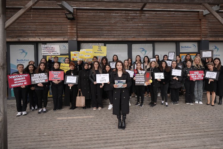 Yüzbinlerce öğretmen, artan şiddete tepki göstermek için basın açıklamaları, yürüyüşler