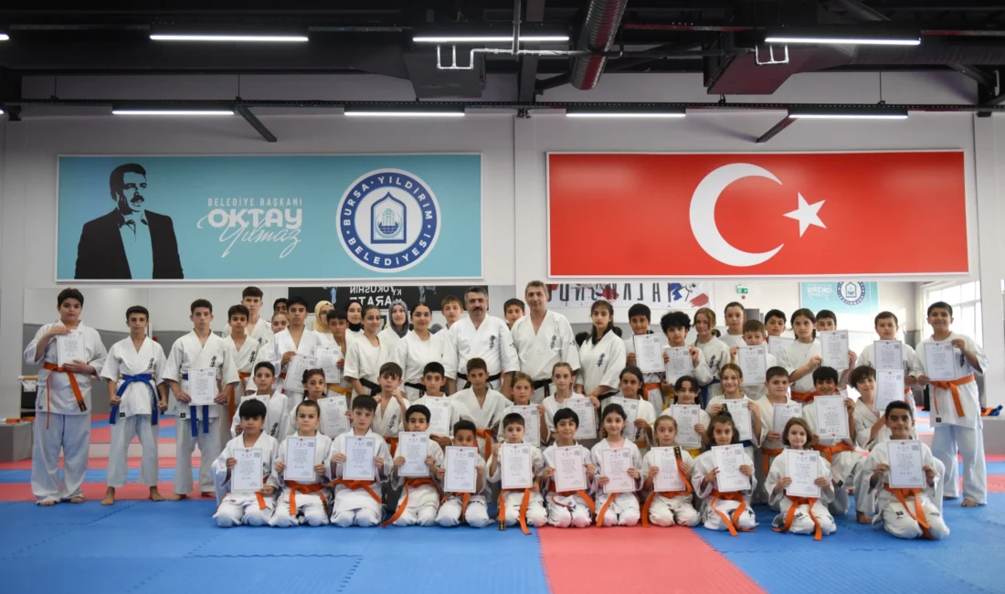 Yıldırım Belediyesi’nin karate kurslarında eğitim gören 70 sporcu düzenlenen sınav