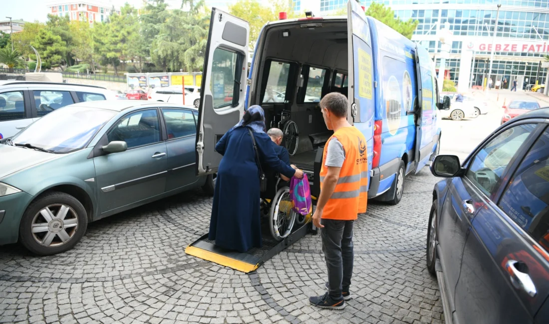 Çayırova Belediyesi Sosyal Yardım İşleri Müdürlüğü ekipleri, ulaşım zorluğu yaşayan