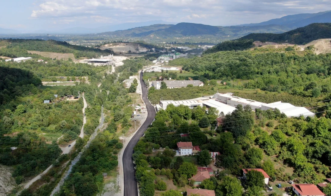 Sakarya Büyükşehir Belediyesi’nin şehrin dört bir yanında sürdürdüğü asfalt çalışmaları