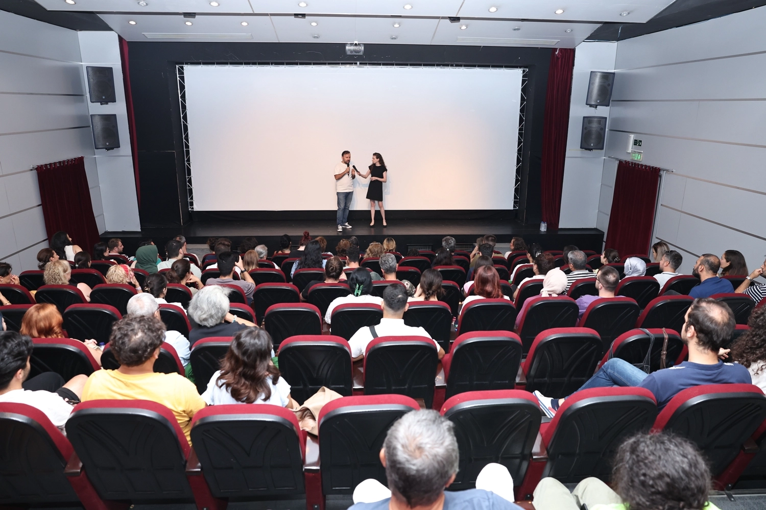 Sinema tutkunlarının büyük ilgiyle takip ettiği “Bir Yönetmen, Bir Söyleşi”