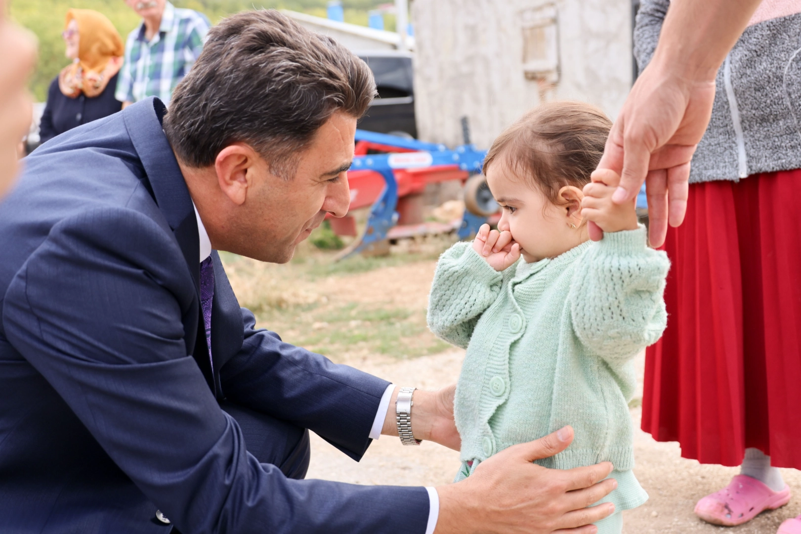 Bilecik’te köy köy dolaşıp vatandaşları dinleyen Vali Şefik Aygöl gönülleri