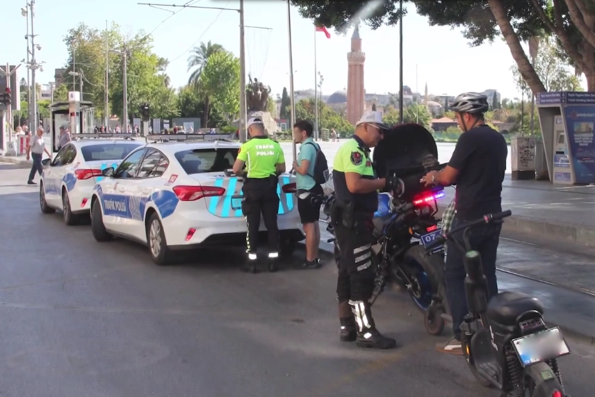 İçişleri Bakanı Ali Yerlikaya, emniyet ve jandarma trafik ekiplerince 3-10