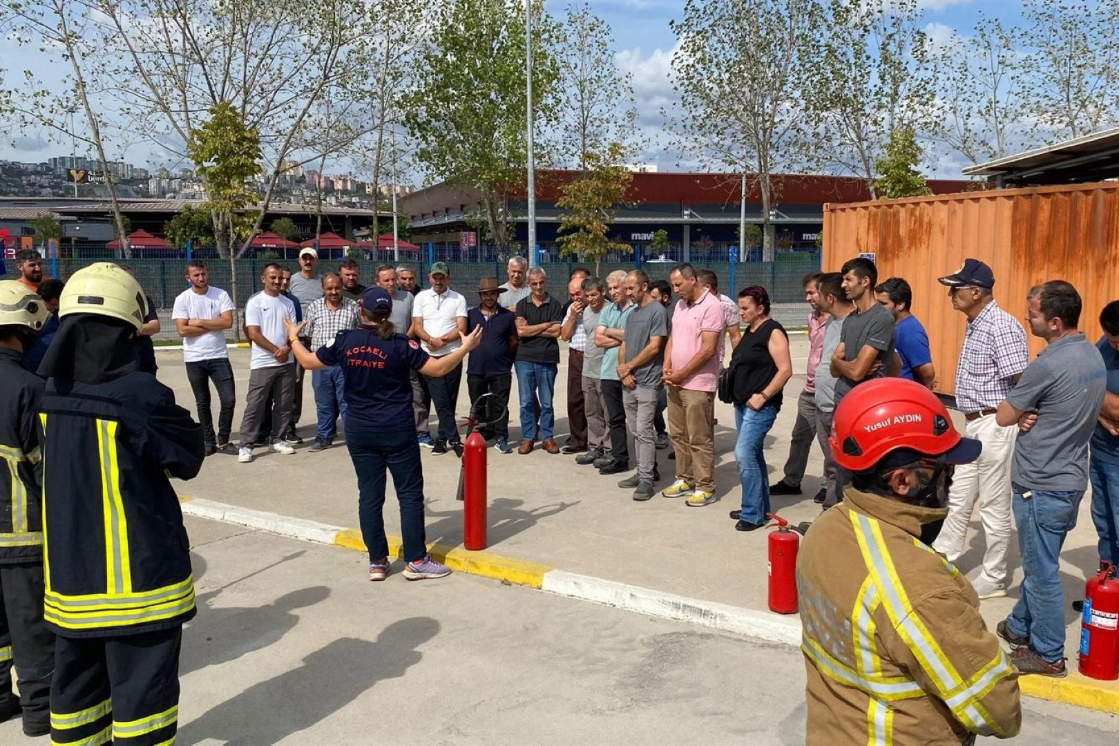 Kocaeli Büyükşehir İtfaiyesi gelen talep üzerine Yahya Kaptan yönetimi ve