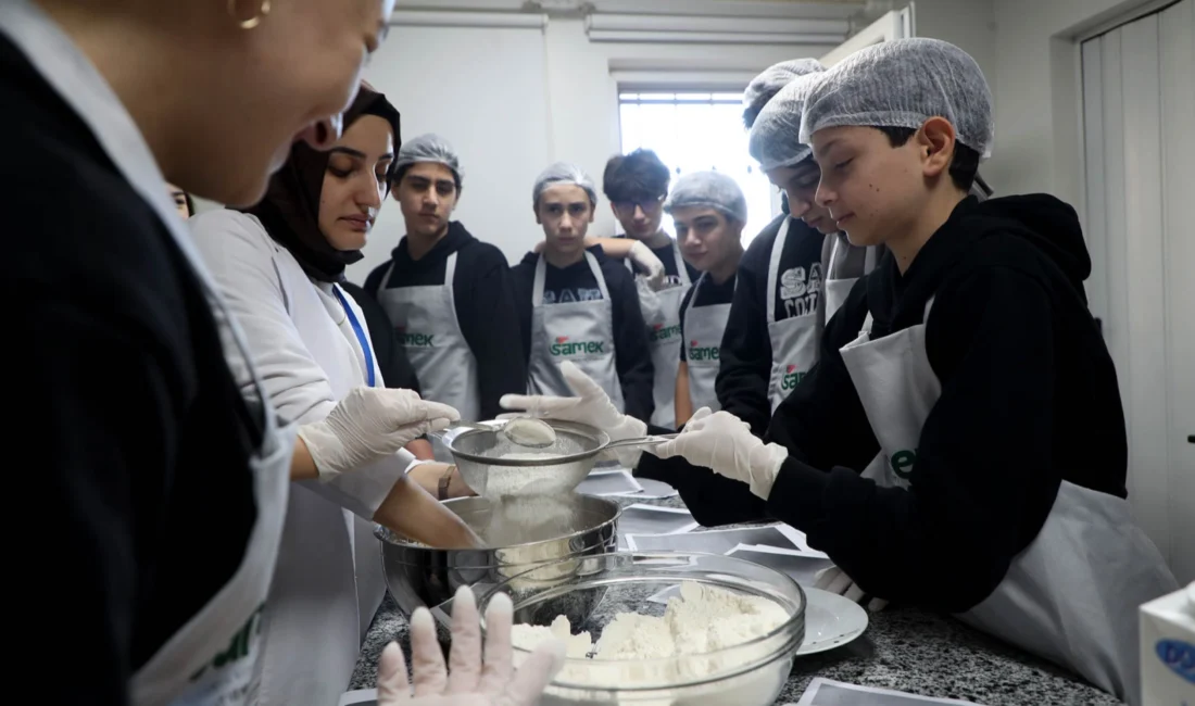 Sakarya Büyükşehir Belediyesi SAMEK, öğrencileri sanatla, meslekle ve kendi yeteneklerinin