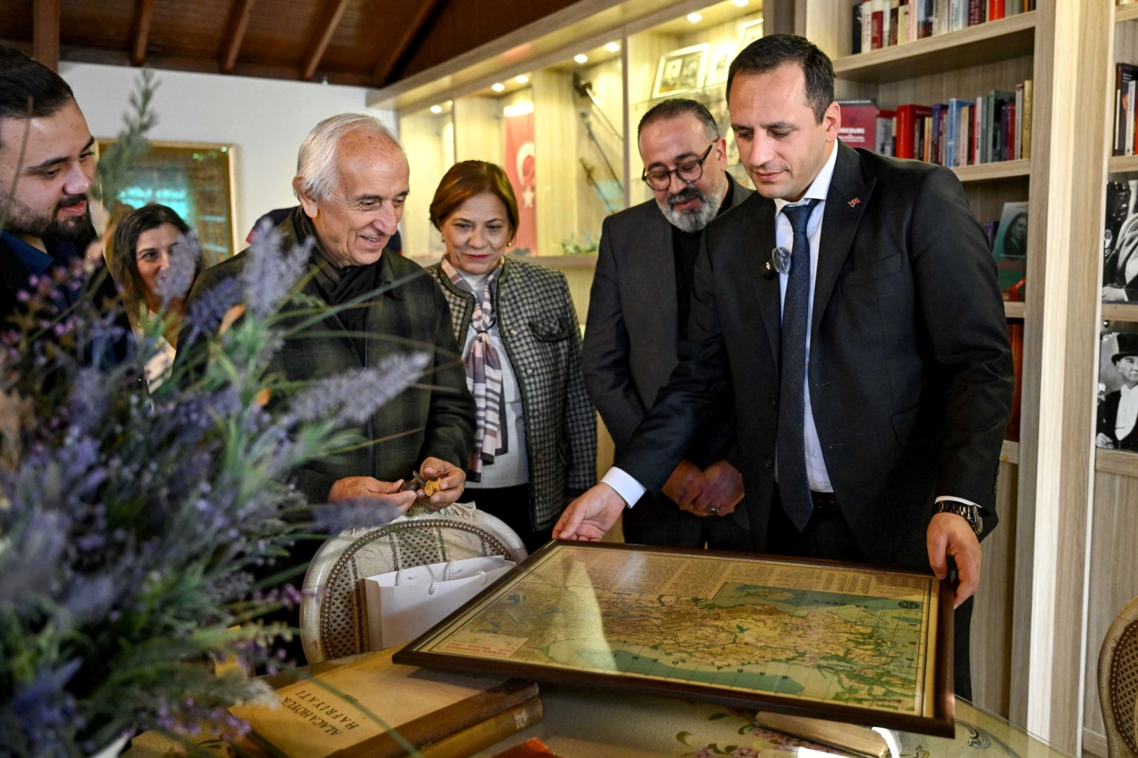 İzmir’de Bornova Belediyesi’nin Belkahve’de bulunan Ata Anı Evi’ne Cumhuriyet’in ilk