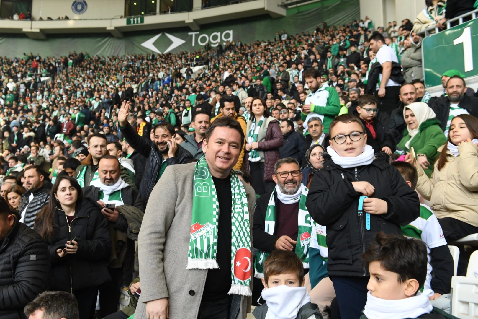 Bursa’nın Osmangazi ilçesinde yaşayan çocuklara Bursaspor sevgisi aşılamak için mücadele