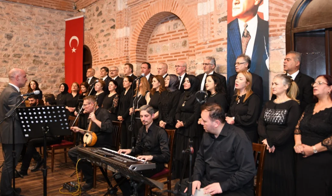 Bursa’da Osmangazi Belediyesi Türk Halk Müziği Topluğu, verdiği konserle Osmangazi’de