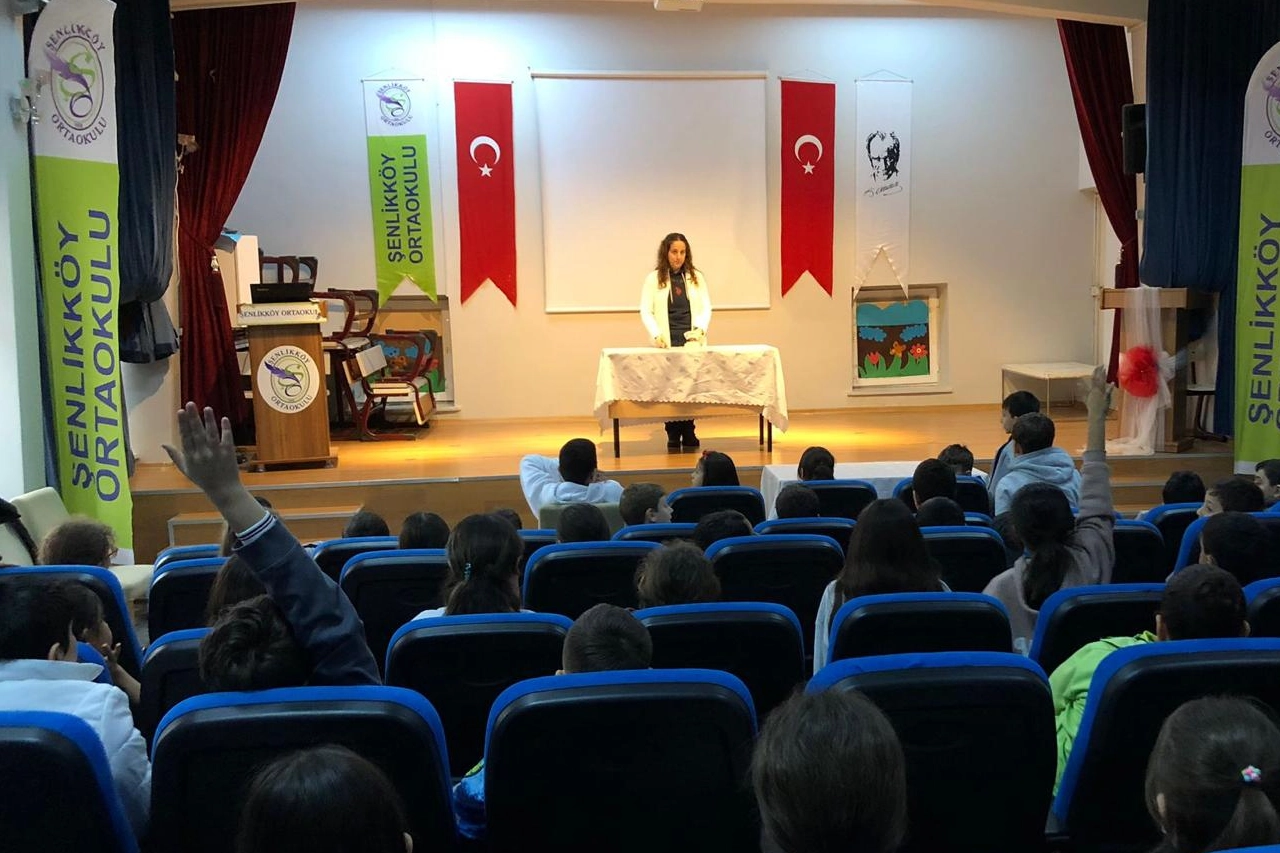 Sağlık ve eğitim konularında çalışmalarına hız kesmeden devam eden Bakırköy