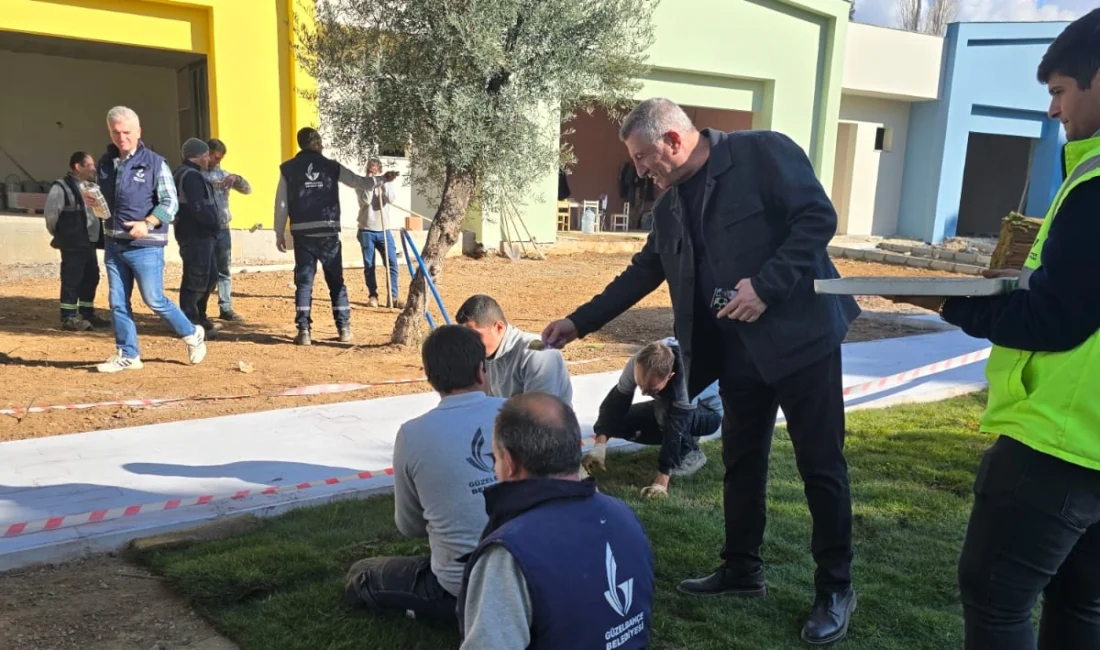 İzmir’de Güzelbahçe Belediye Başkanı Mustafa Günay, sahada özveriyle çalışan işçilere