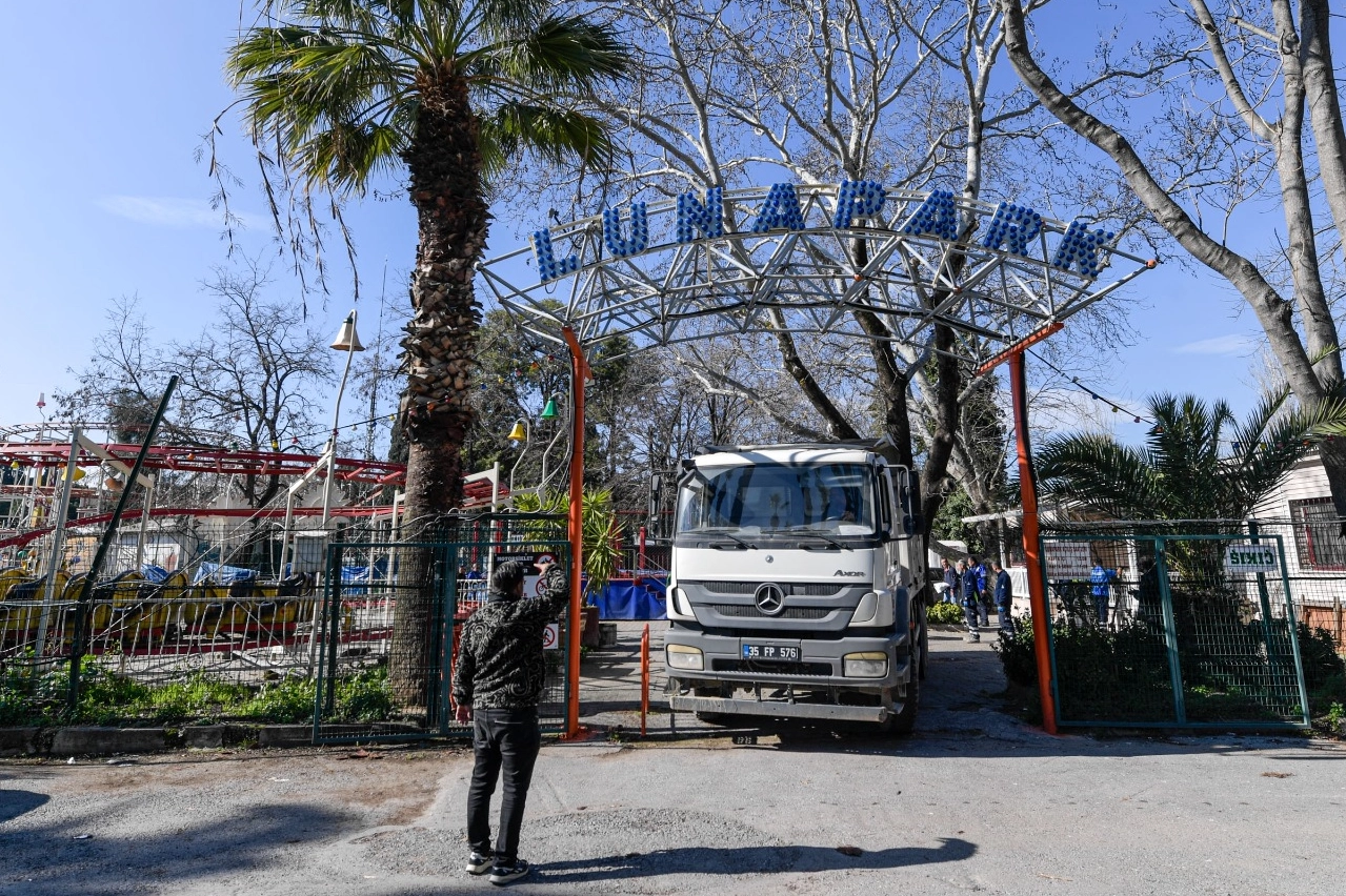 İzmir Büyükşehir Belediyesi’nin kentin akciğeri konumundaki Kültürpark’ın dönüşümü için başlattığı