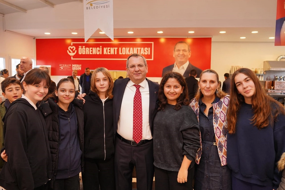 Balıkesir Ayvalık’ta öğrencilere ve ailelerine ekonomik destek verebilmek amacıyla 3