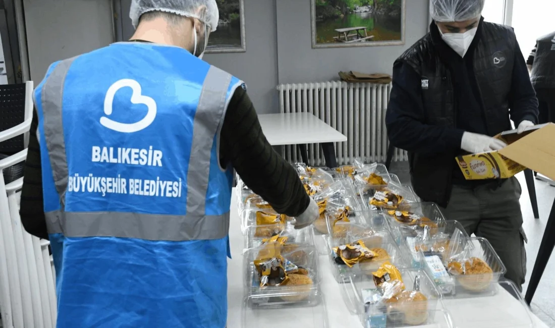 Ekonomik kriz nedeniyle geçim sıkıntısı çeken aileleri yalnız bırakmayan Balıkesir