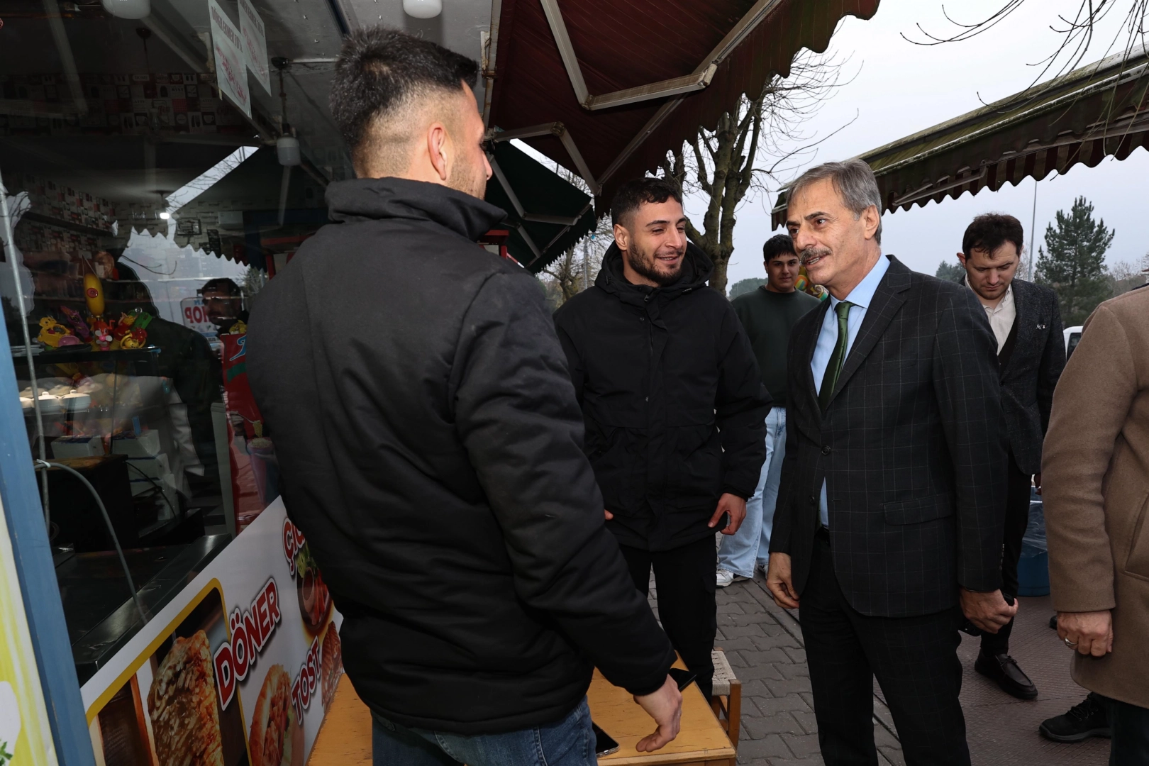 Sakarya Büyükşehir Belediye Başkanı Yusuf Alemdar, Yenikent bölgesini ziyaret etti.