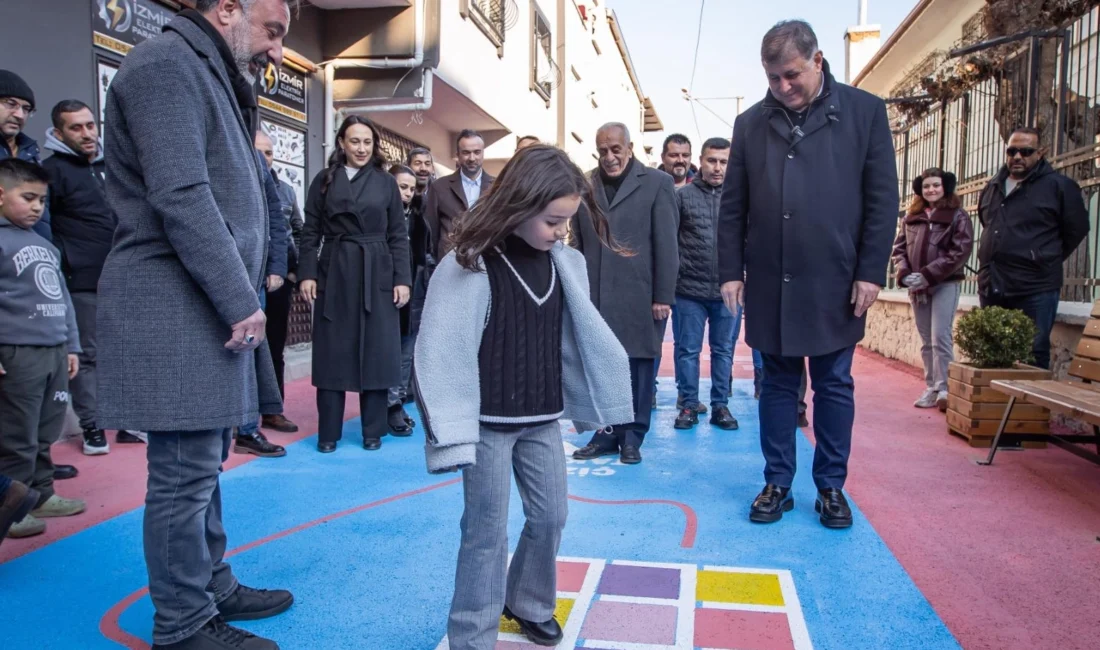 İzmir Büyükşehir Belediye Başkanı Dr. Cemil Tugay, kamusal alanların İzmirlilerin