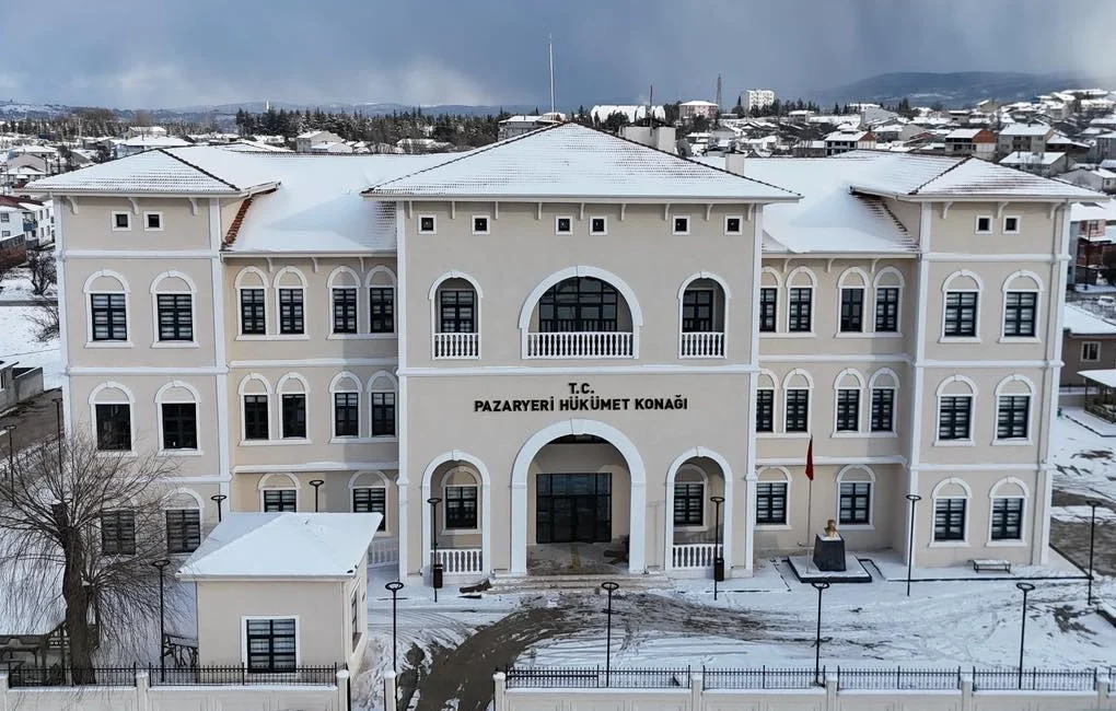 Bilecik’in Pazaryeri ilçesinde yapımı tamamlanan yeni hükümet konağı, vatandaşlara hizmet