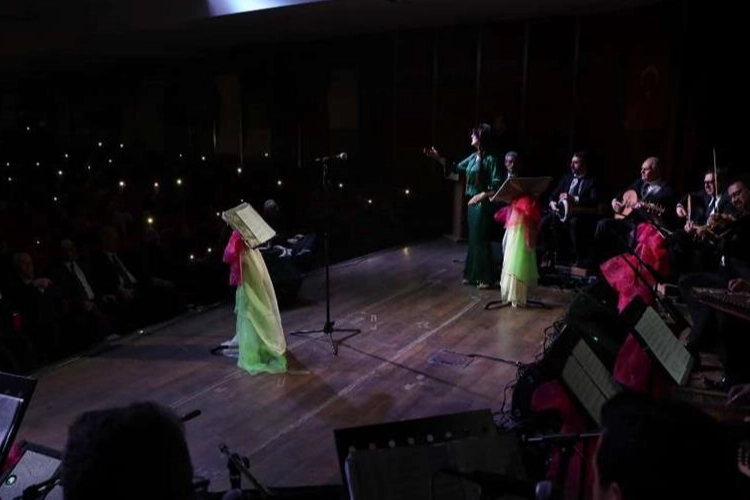 Bursa İnegöl Belediyesi Türk Sanat Müziği Korosu, düzenlenen konserde koro