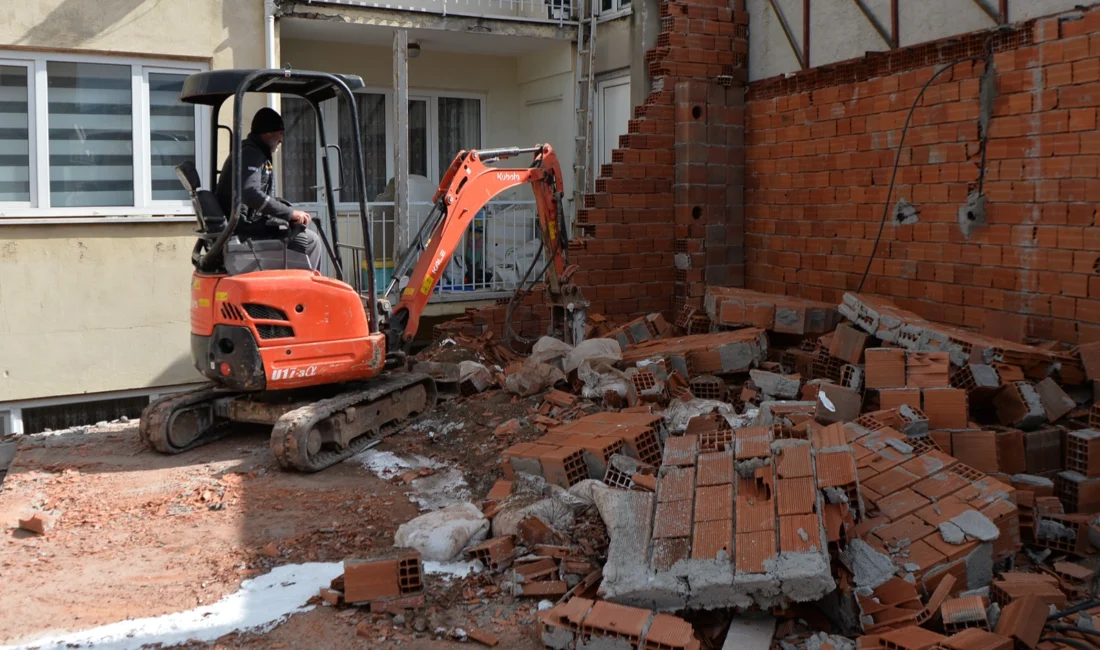 Bursa Osmangazi Belediyesi, Koğukçınar Mahallesi’nde tek katlı bir evin üzerine