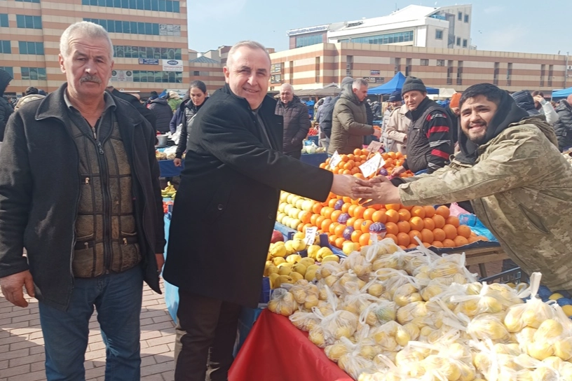 Keşan Sebze Bakkal Manavlar Odası Başkanı Mustafa Çakır ve Başkan Yardımcısı Cihat Demirkıran,