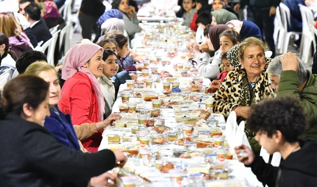 İzmir Büyükşehir Belediyesi, Ramazan ayının bereketini dayanışmayla büyütecek. Ay boyunca