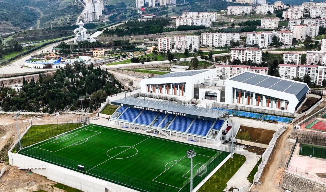 İzmir Karabağlar Belediyesi’nin, İzmir Büyükşehir Belediyesi iş birliğiyle yapımını sürdürdüğü Uzundere