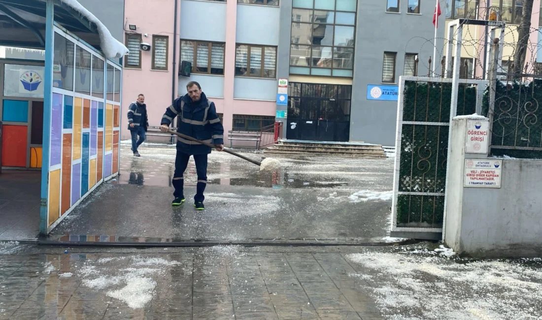 İzmit Belediyesi bugün gerçekleştirilen Milli Savunma Üniversitesi (MSÜ) Askeri Öğrenci