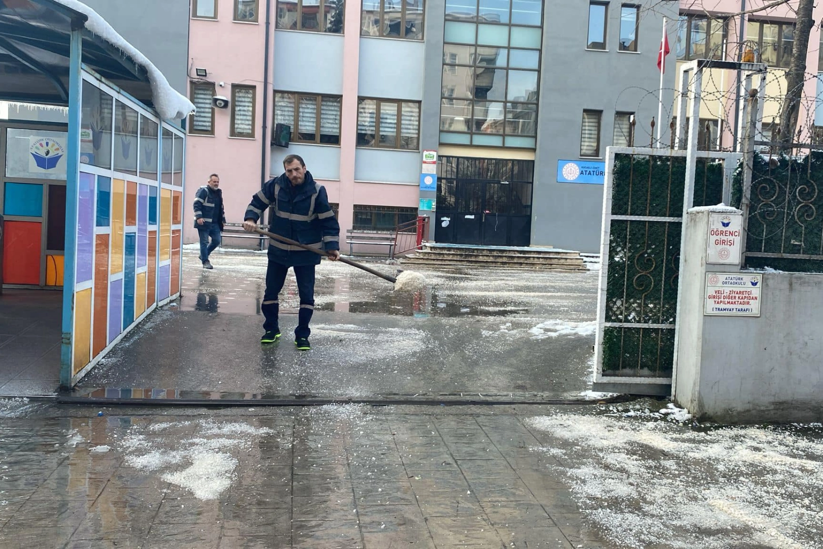 İzmit Belediyesi bugün gerçekleştirilen Milli Savunma Üniversitesi (MSÜ) Askeri Öğrenci