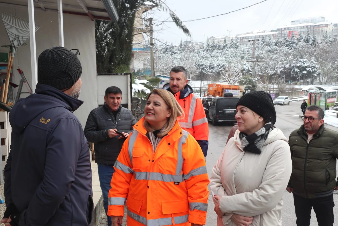 İzmit Belediye Başkanı Fatma Kaplan Hürriyet yoğun kar yağışı sonrasında