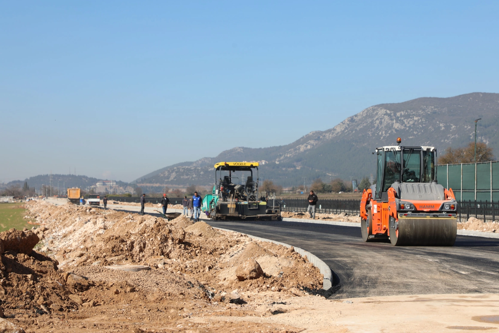 Muğla Büyükşehir Belediyesi Otogar yolu-Sanayi kavşağı arasındaki Karamuğla deresi yanındaki