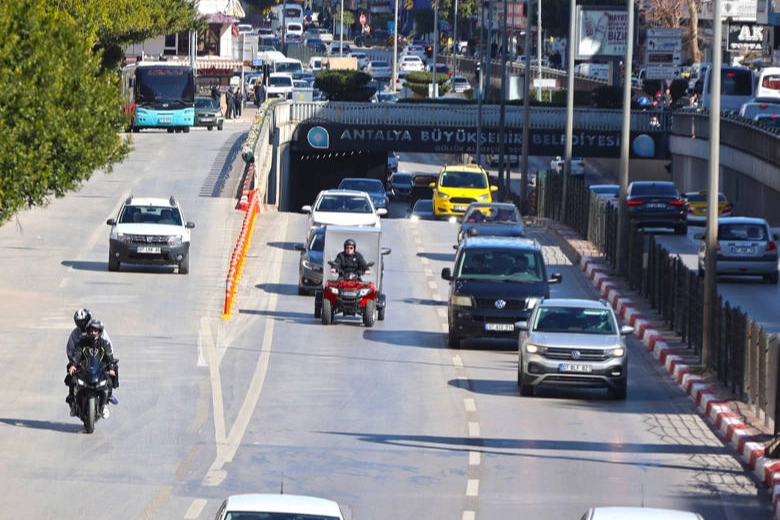 Antalya Büyükşehir Belediyesi, trafik yoğunluğunu azaltmak ve toplu taşımayı teşvik