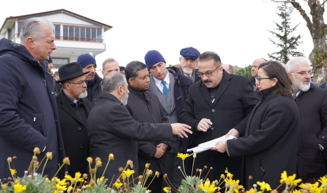 Bursa’da İznik Belediye Başkanı Kağan Mehmet Usta Vatikan’dan gelen heyeti