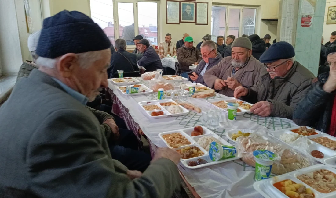 Bilecik’in Pazaryeri ilçesine bağlı Küçükelmalı köyünde vatandaşlar, dedelerinden gördüğü geleneği 30 yıldır sürdürerek