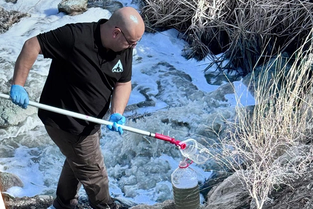 Adana Ceyhan Nehri’nde kirlilik ve balık ölümleri ihbarı üzerine harekete