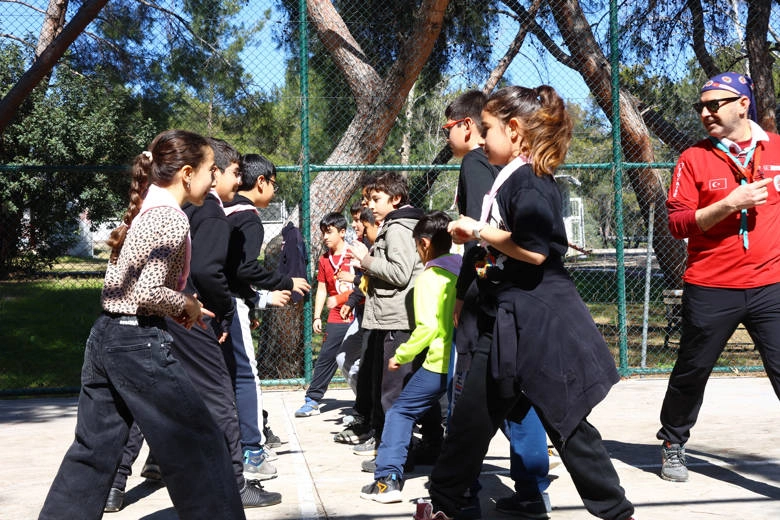 Antalya Büyükşehir Belediyesi, gençleri izciliğe teşvik etmek amacıyla 11-15 yaş